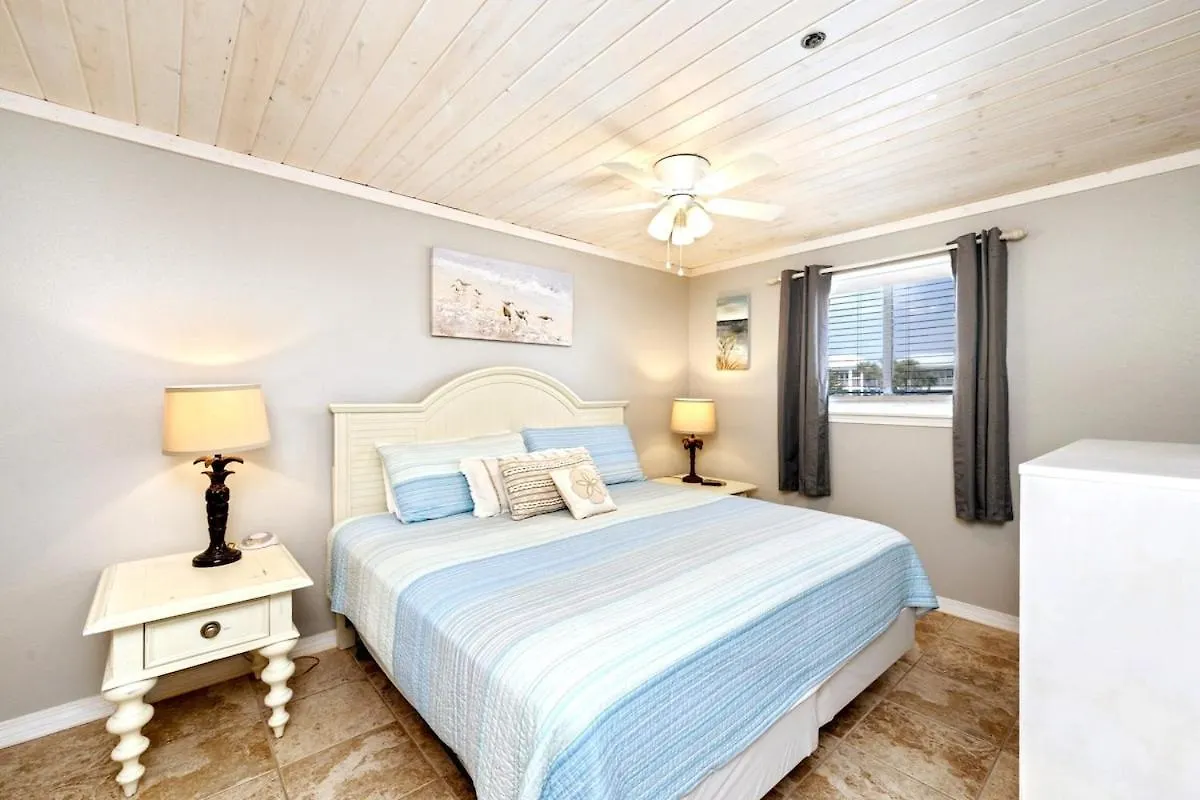 Deja View Beachfront Sunrise Beach Svc Included Destin Holiday home